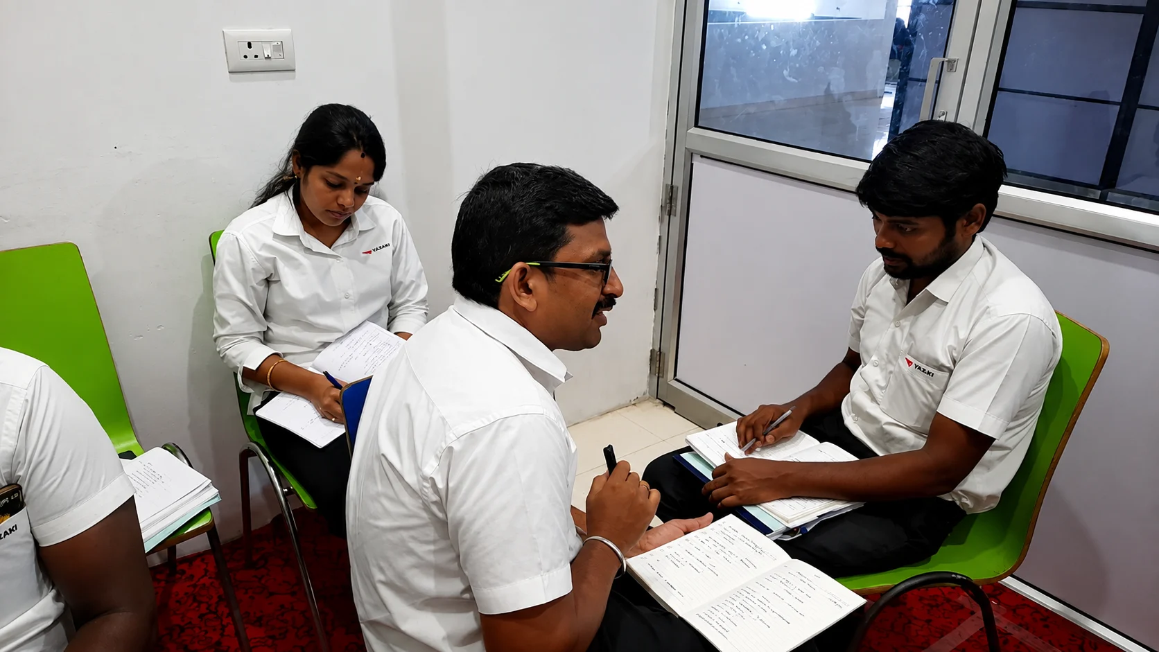 A one-on-one review session during a corporate class